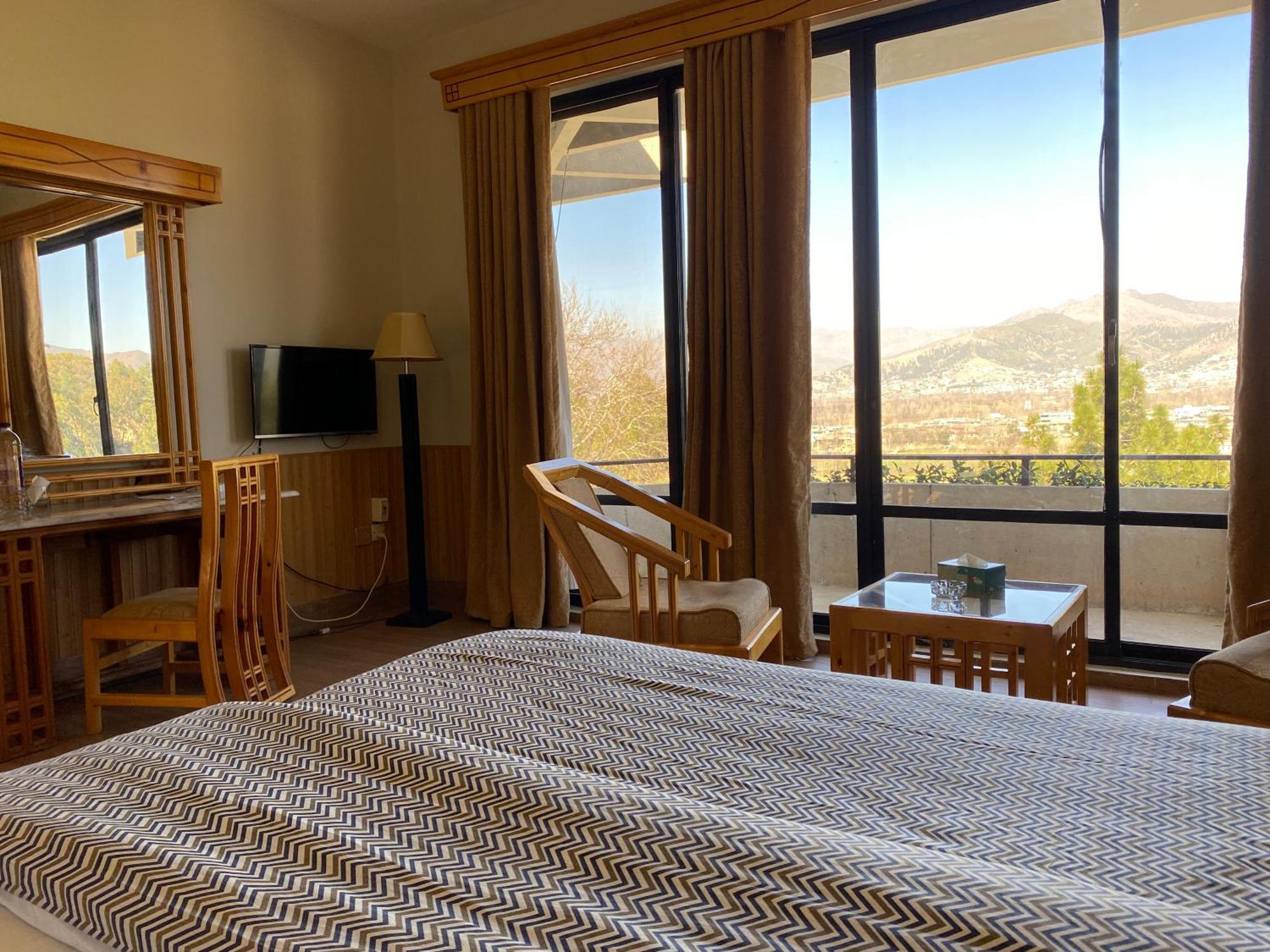Rock City Resort Mingora Bagian luar foto