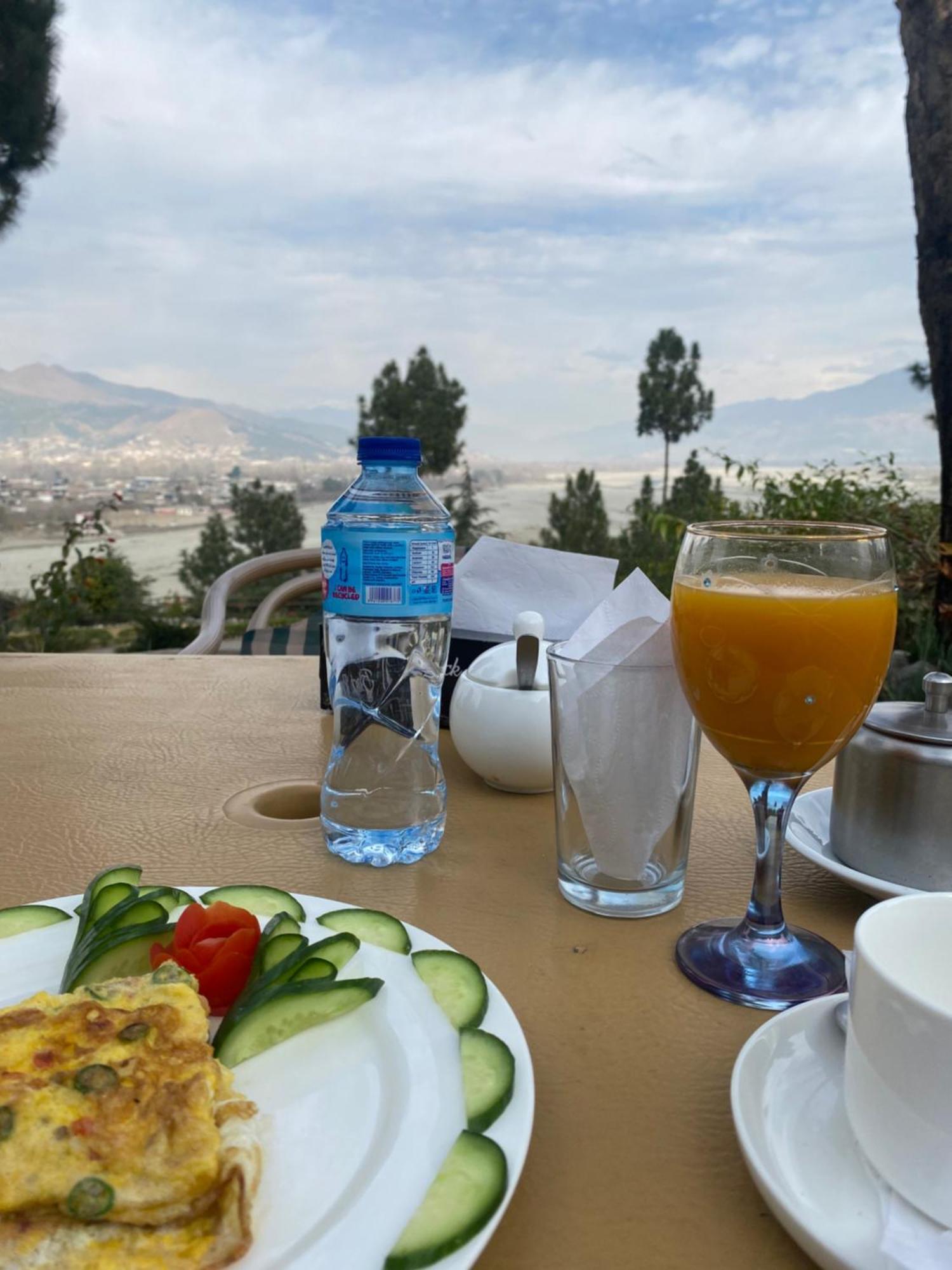 Rock City Resort Mingora Bagian luar foto